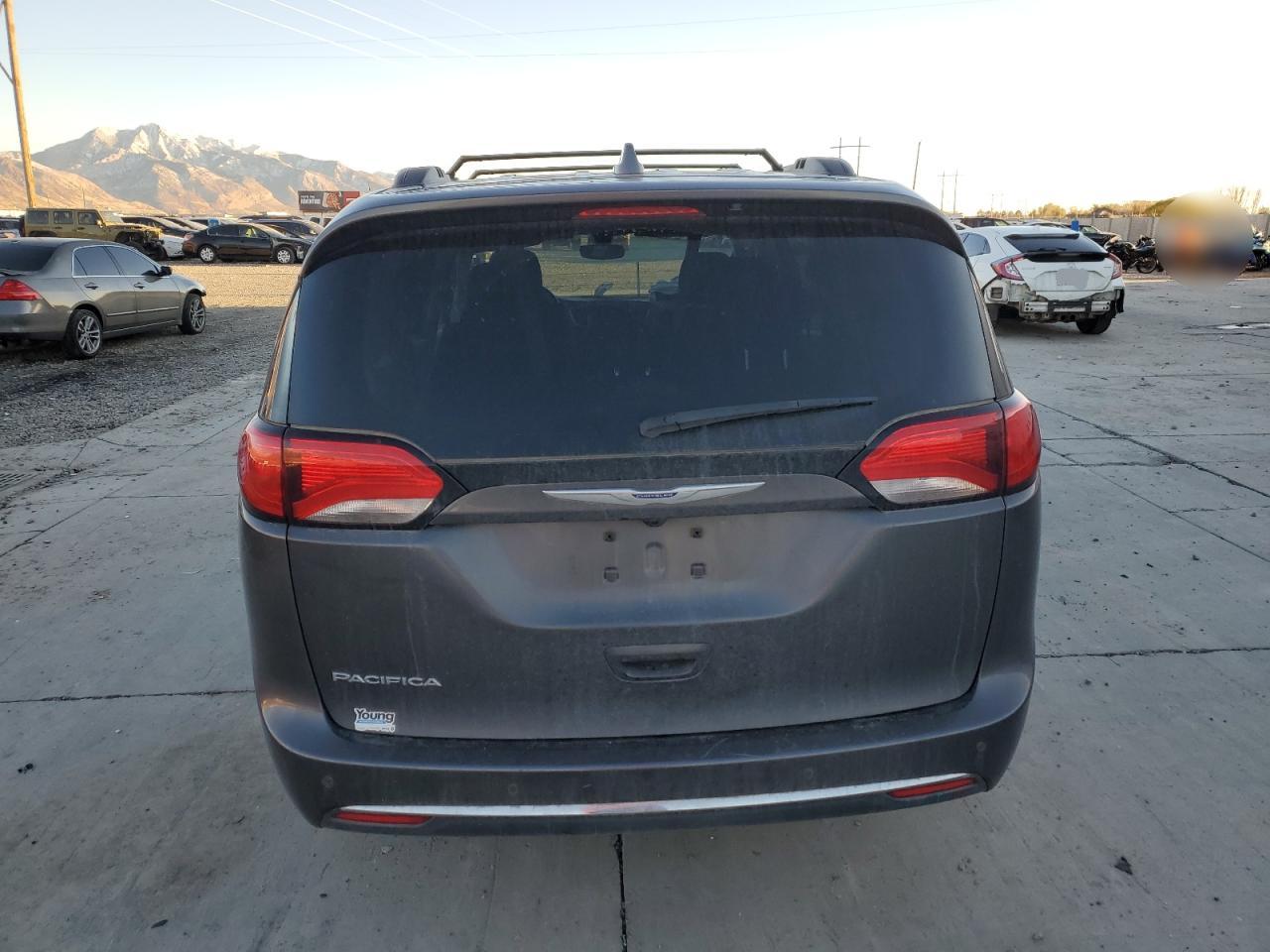 2020 Chrysler Pacifica - Image 6