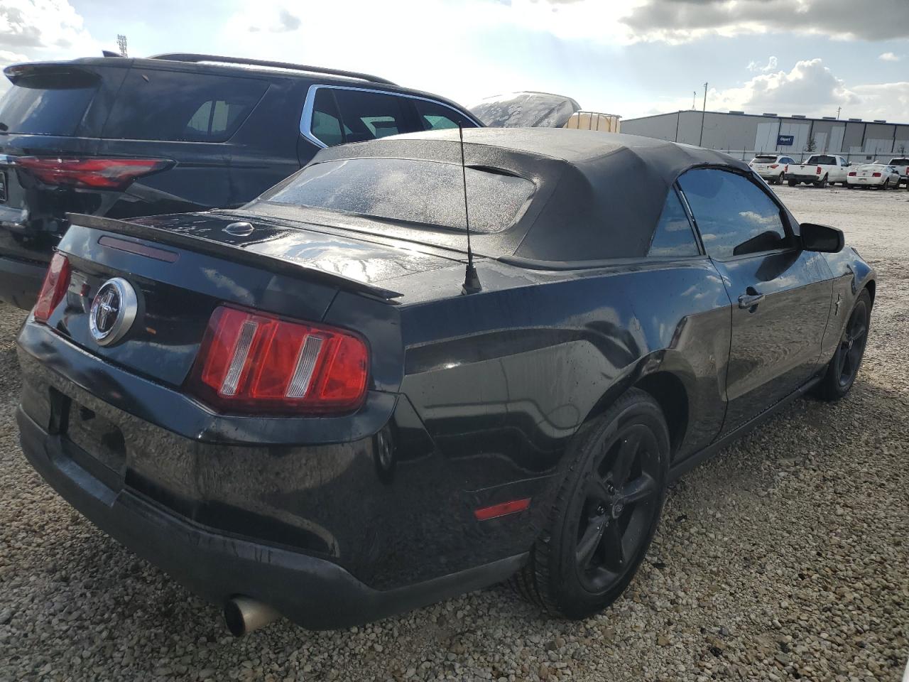 2010 Ford Mustang - Image 3