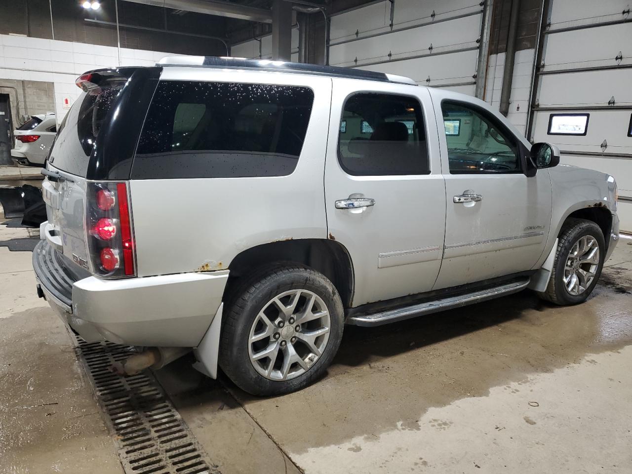 2011 GMC Yukon - Image 3
