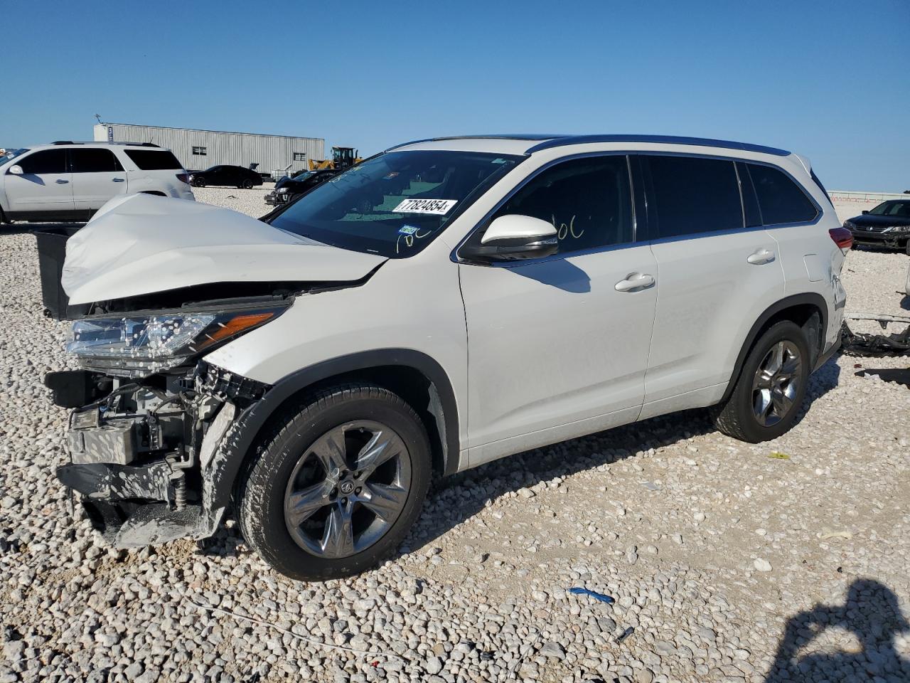 2019 Toyota Highlander - Image 1