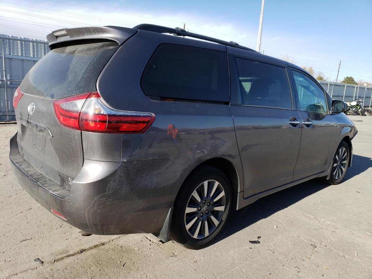 2020 Toyota Sienna - Image 3