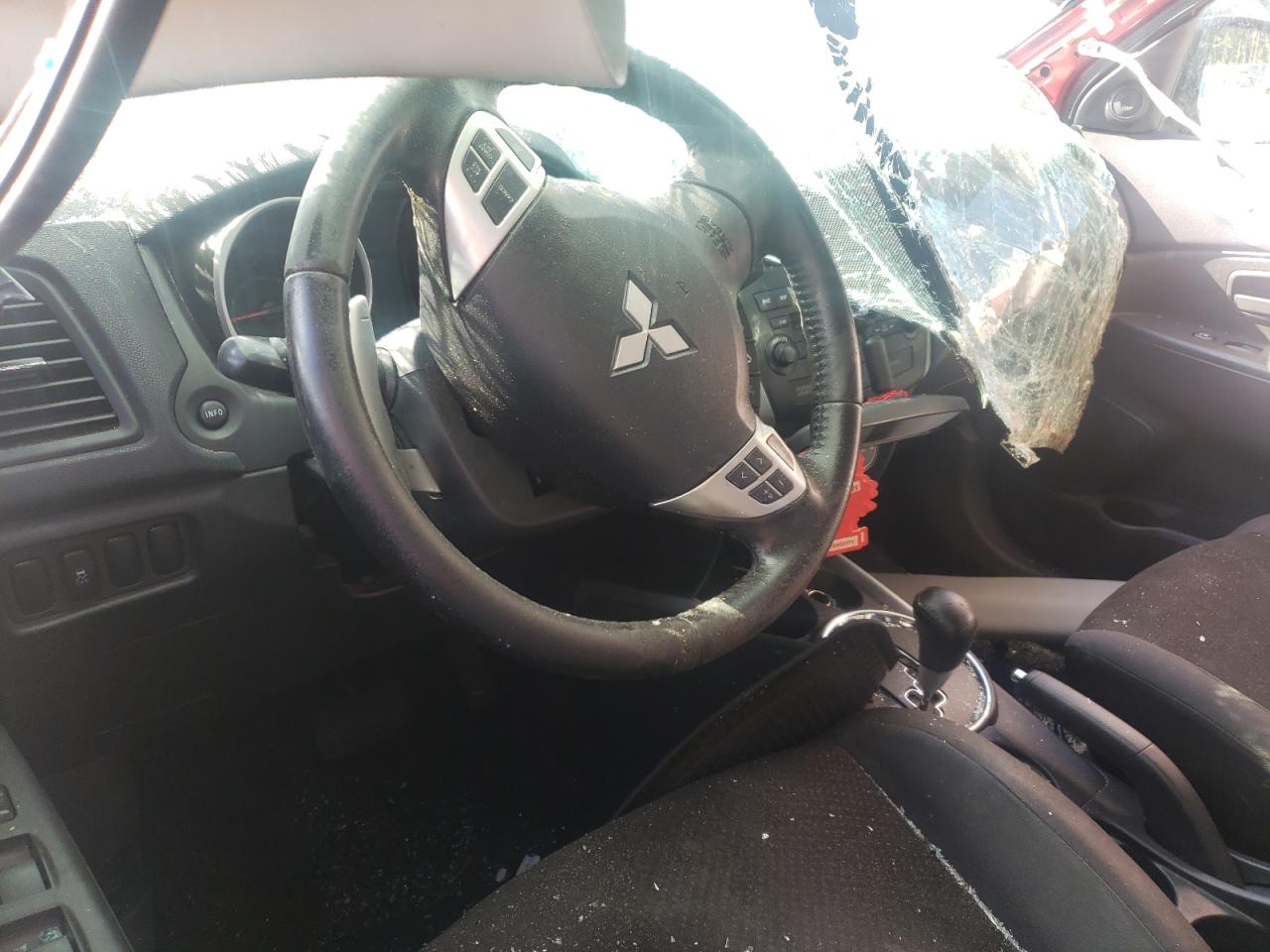 2013 Mitsubishi Outlander - Image 8