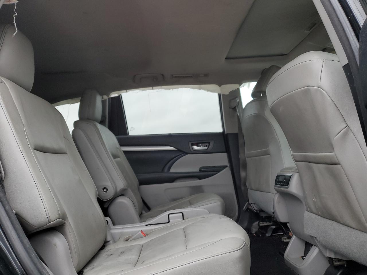 2018 Toyota Highlander - Image 11
