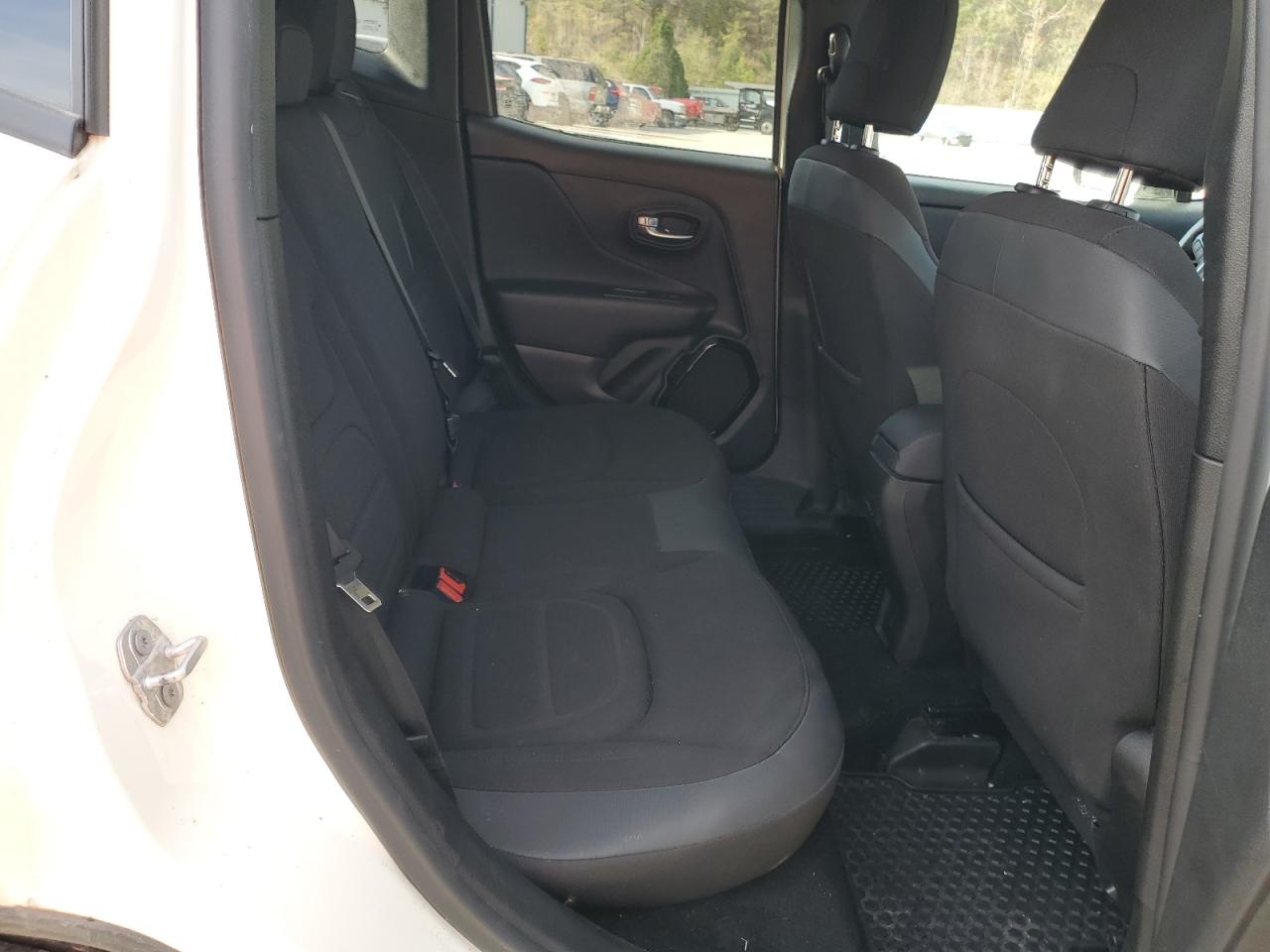 2017 Jeep Renegade - Image 11