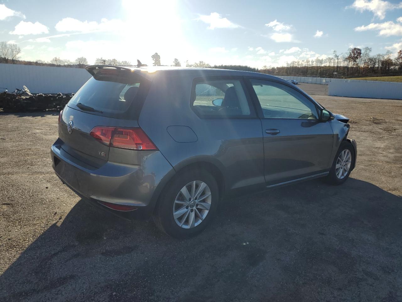 2015 Volkswagen Golf - Image 3