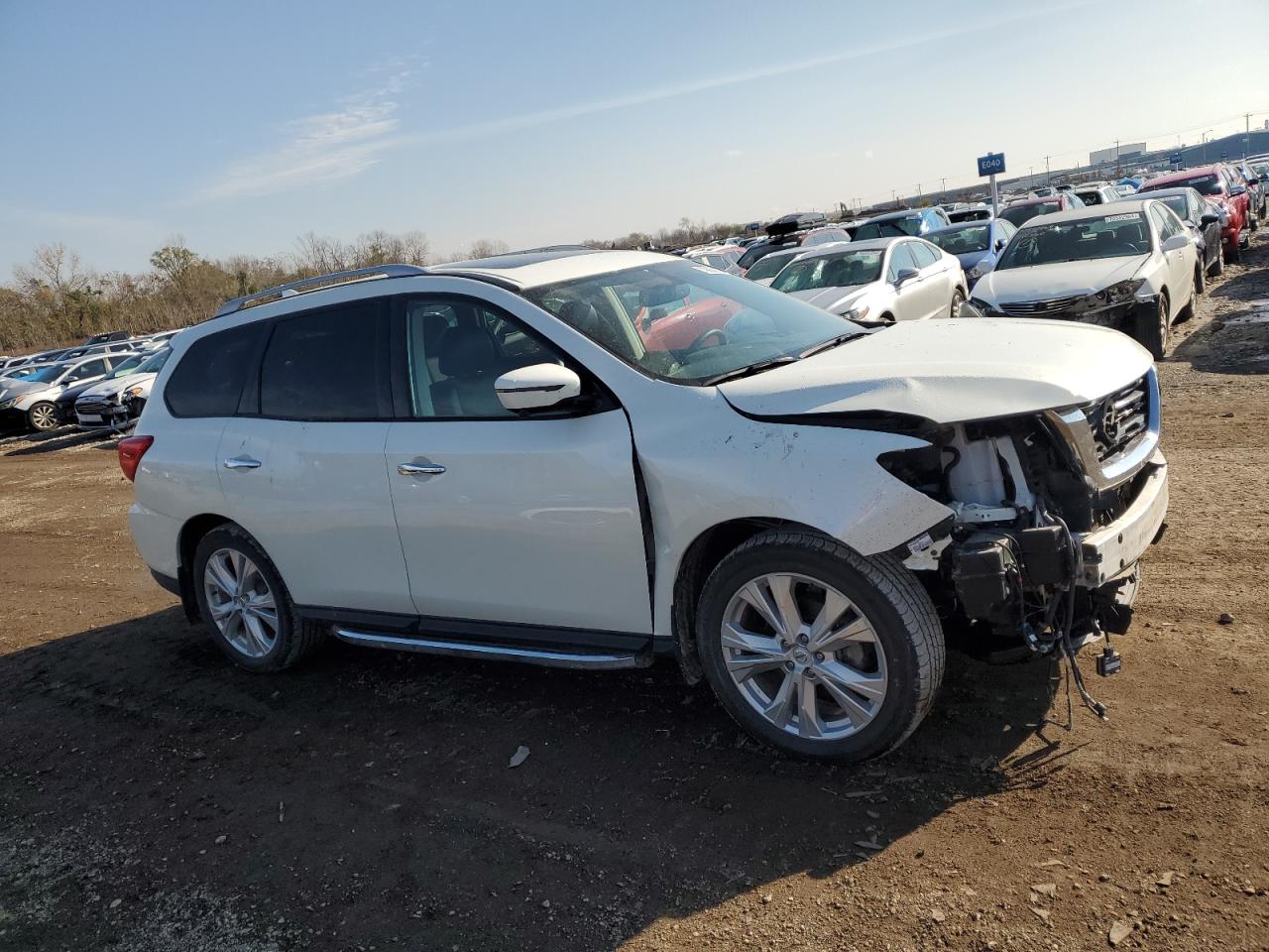 VIN 5N1DR2MM5KC608853 2019 NISSAN PATHFINDER no.4