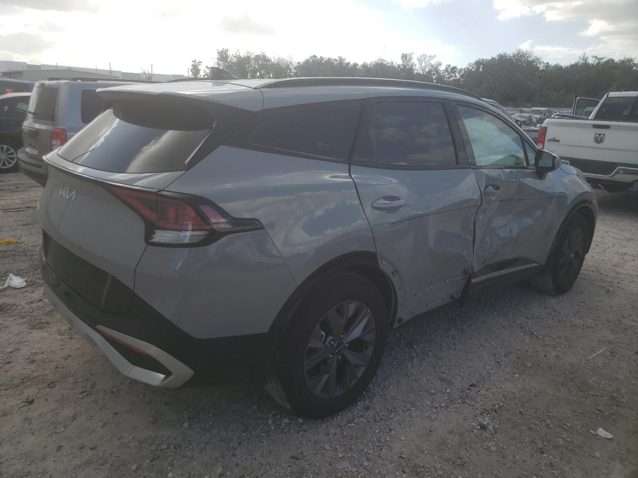 2024 Kia Sportage - Image 3