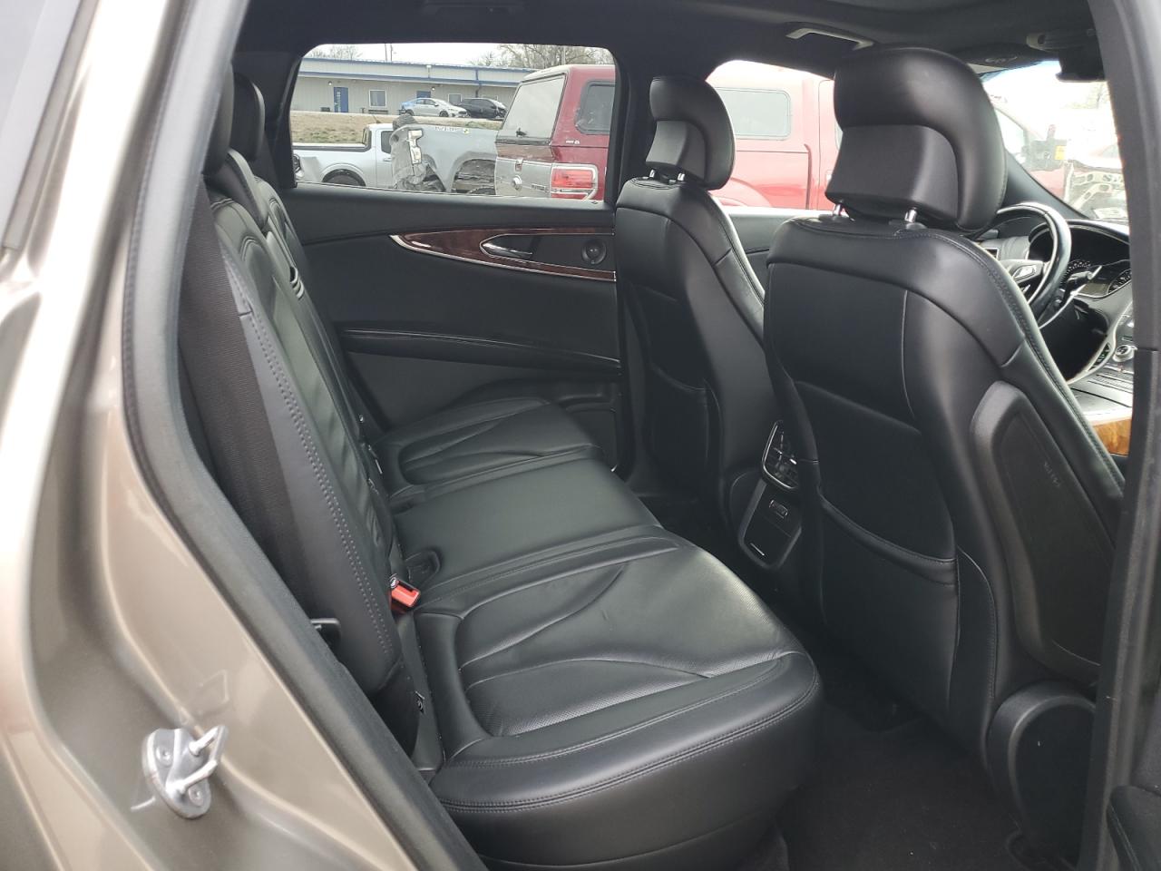 2017 Lincoln MKX - Image 11