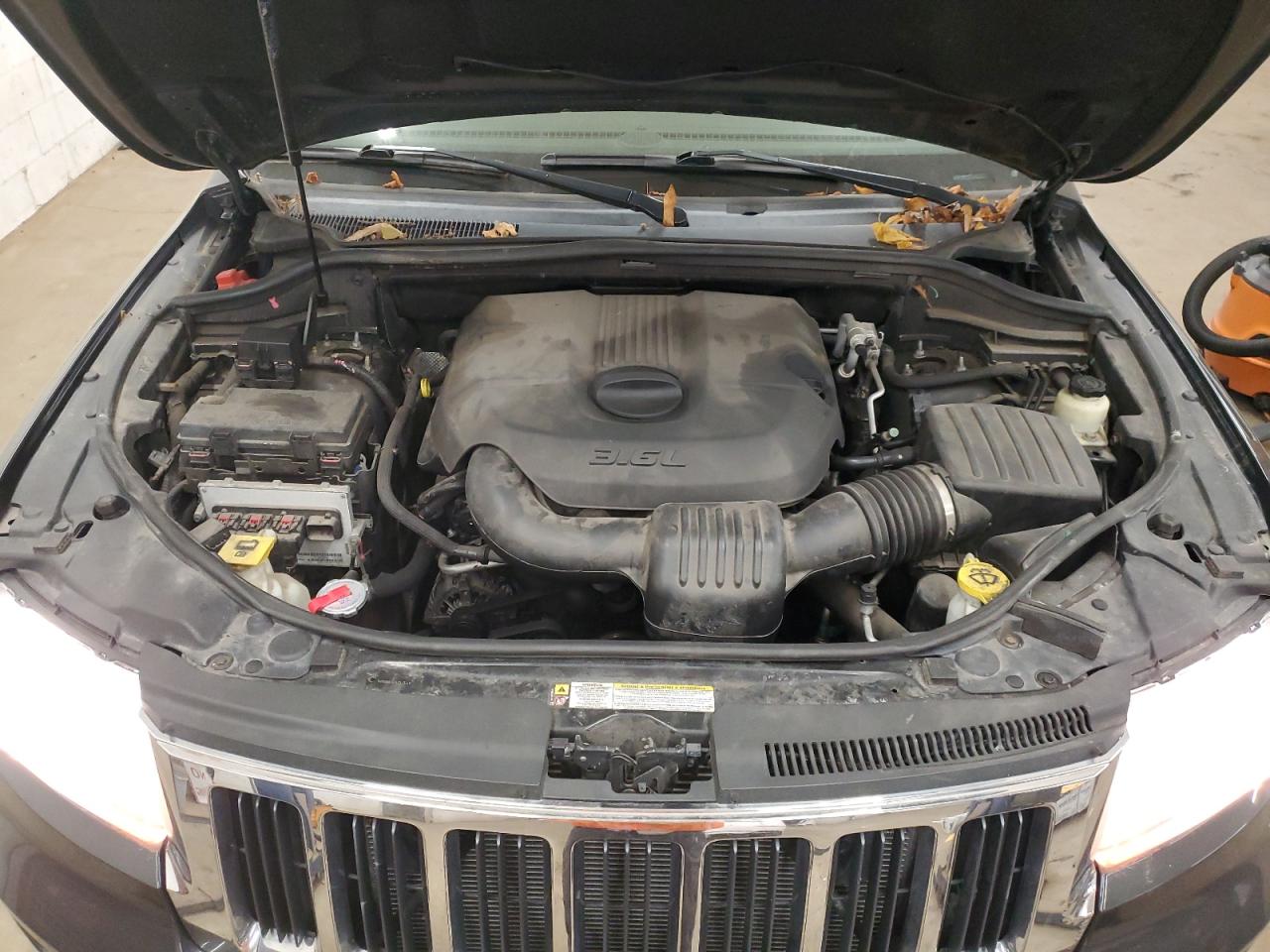 2011 Jeep Grand Cherokee - Image 12