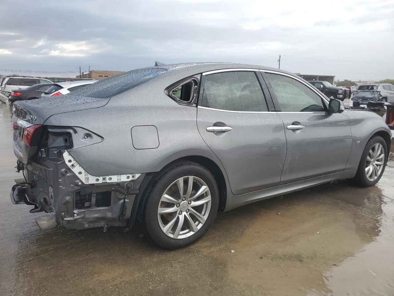 2015 Infiniti Q70 - Image 3