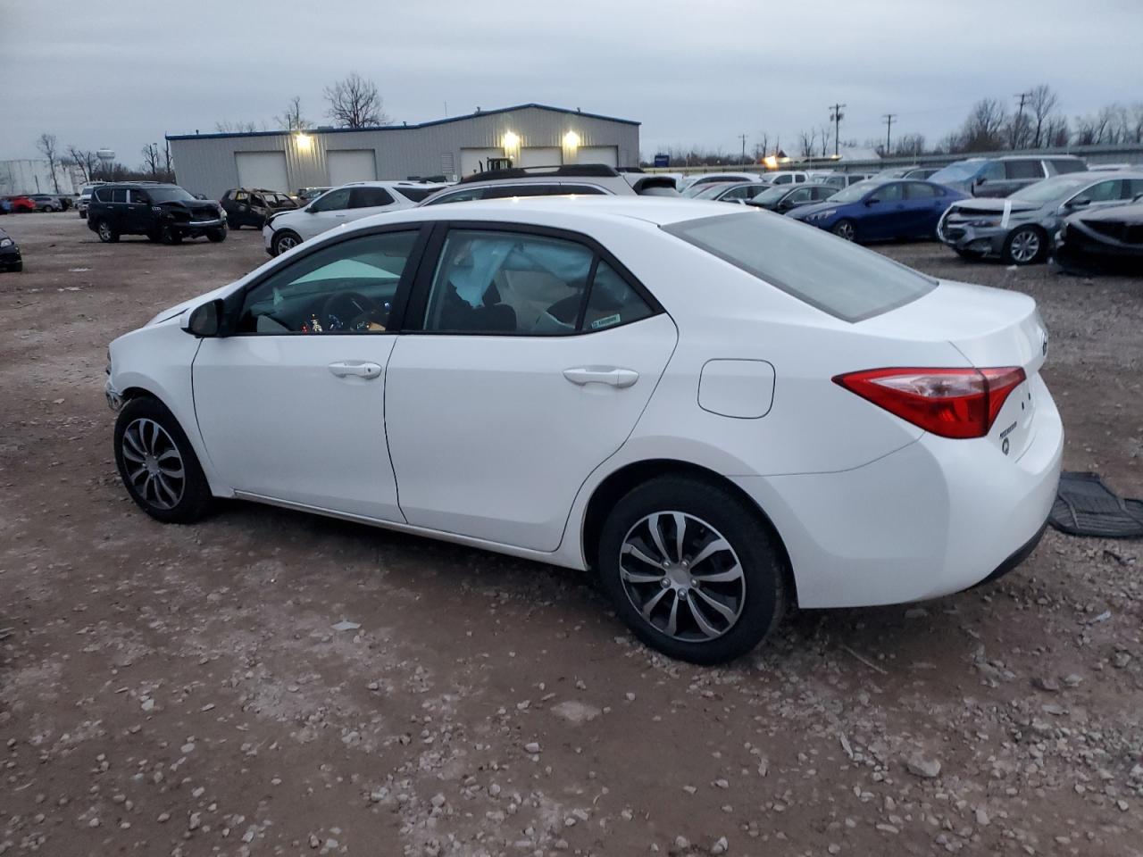 VIN 2T1BURHE8JC109508 2018 TOYOTA COROLLA no.2