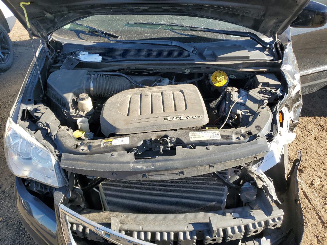 2016 Chrysler Town & Country - Image 14