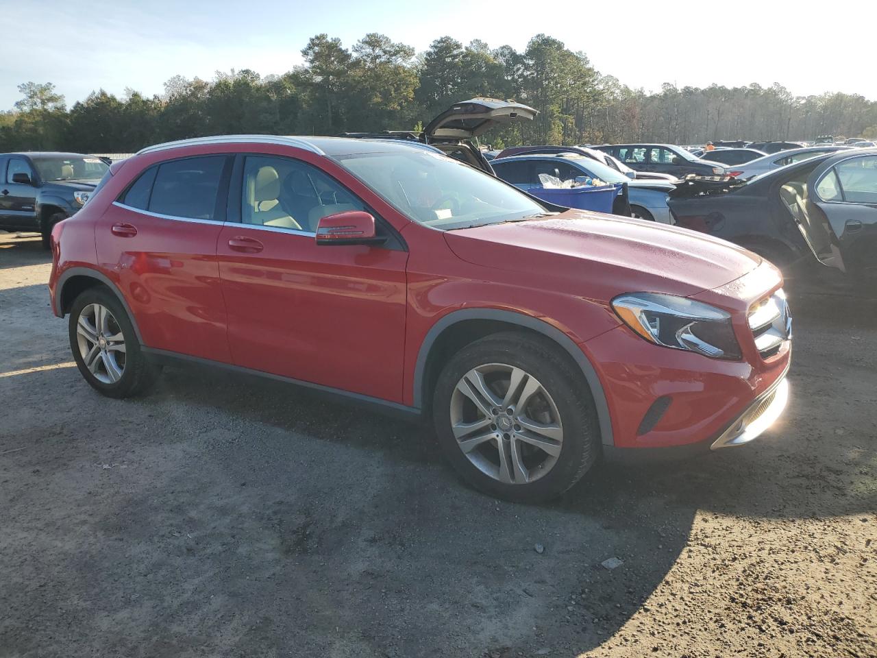 VIN WDCTG4EB1FJ153946 2015 MERCEDES-BENZ GLA-CLASS no.4