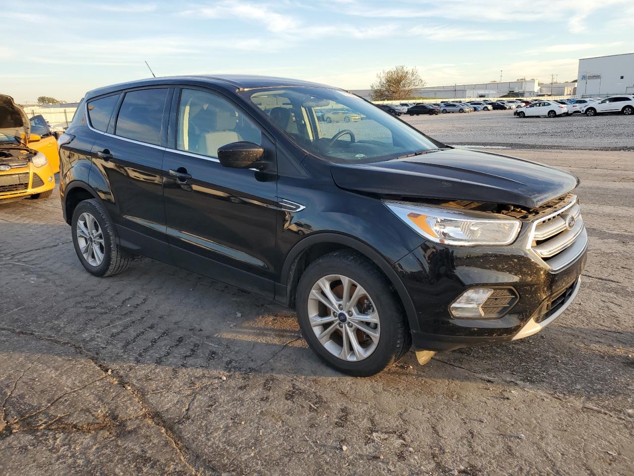 VIN 1FMCU0G91HUD76132 2017 FORD ESCAPE no.4