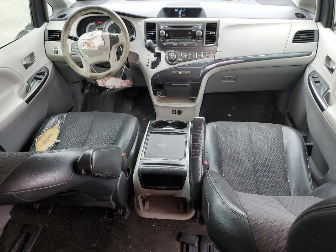 2012 Toyota Sienna - Image 8