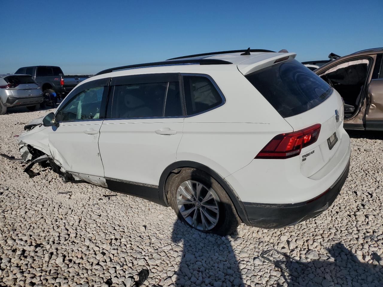 VIN 3VV3B7AX0JM185923 2018 VOLKSWAGEN TIGUAN no.2