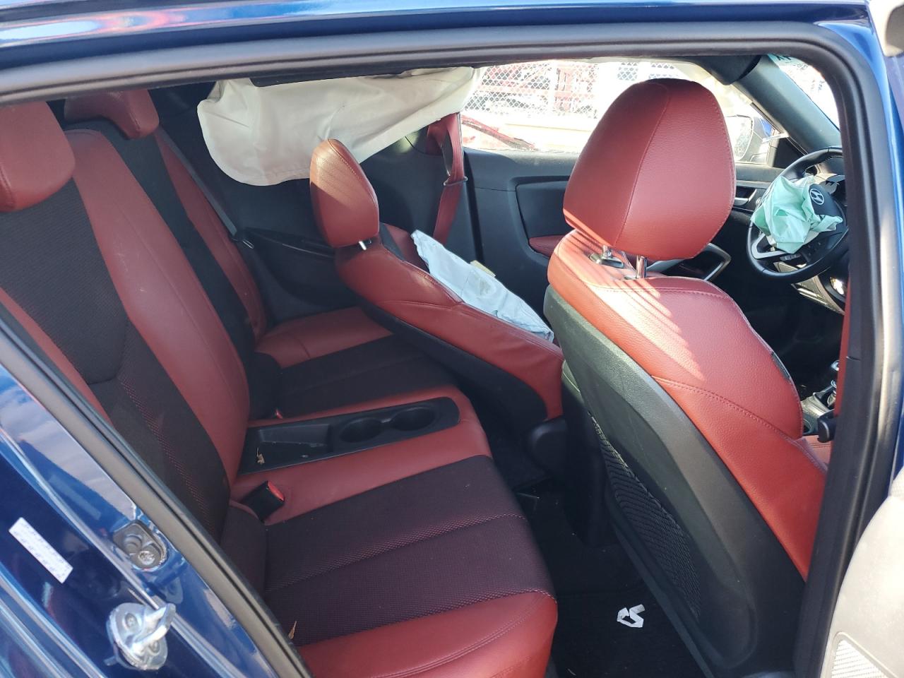 2016 Hyundai Veloster - Image 10