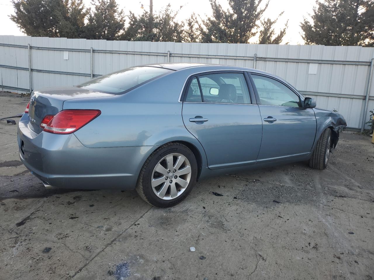 2006 Toyota Avalon - Image 3