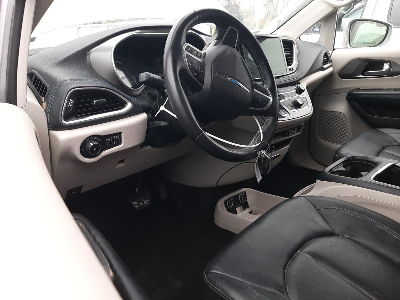 2021 Chrysler Pacifica - Image 8