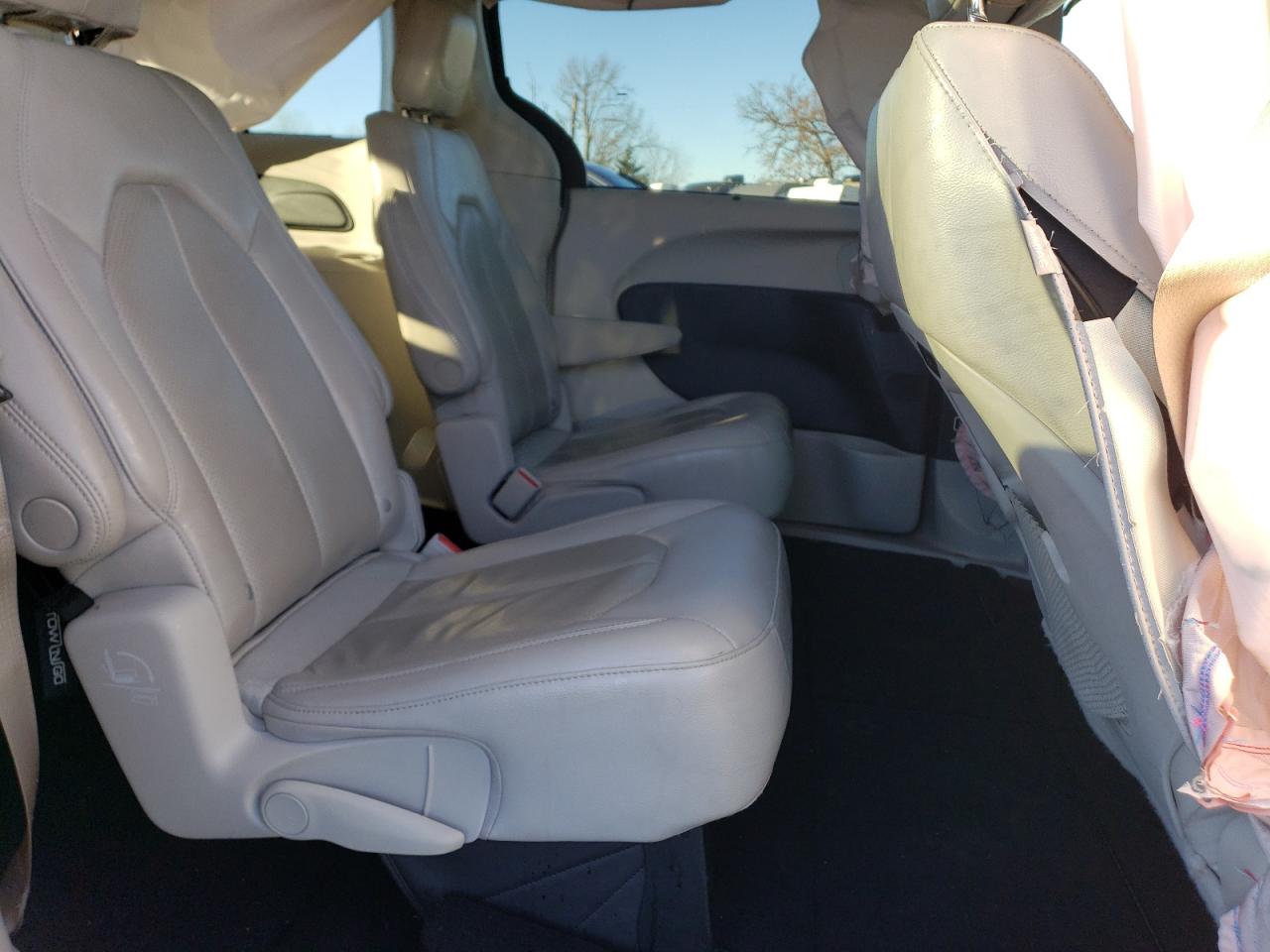 2021 Chrysler Pacifica - Image 11