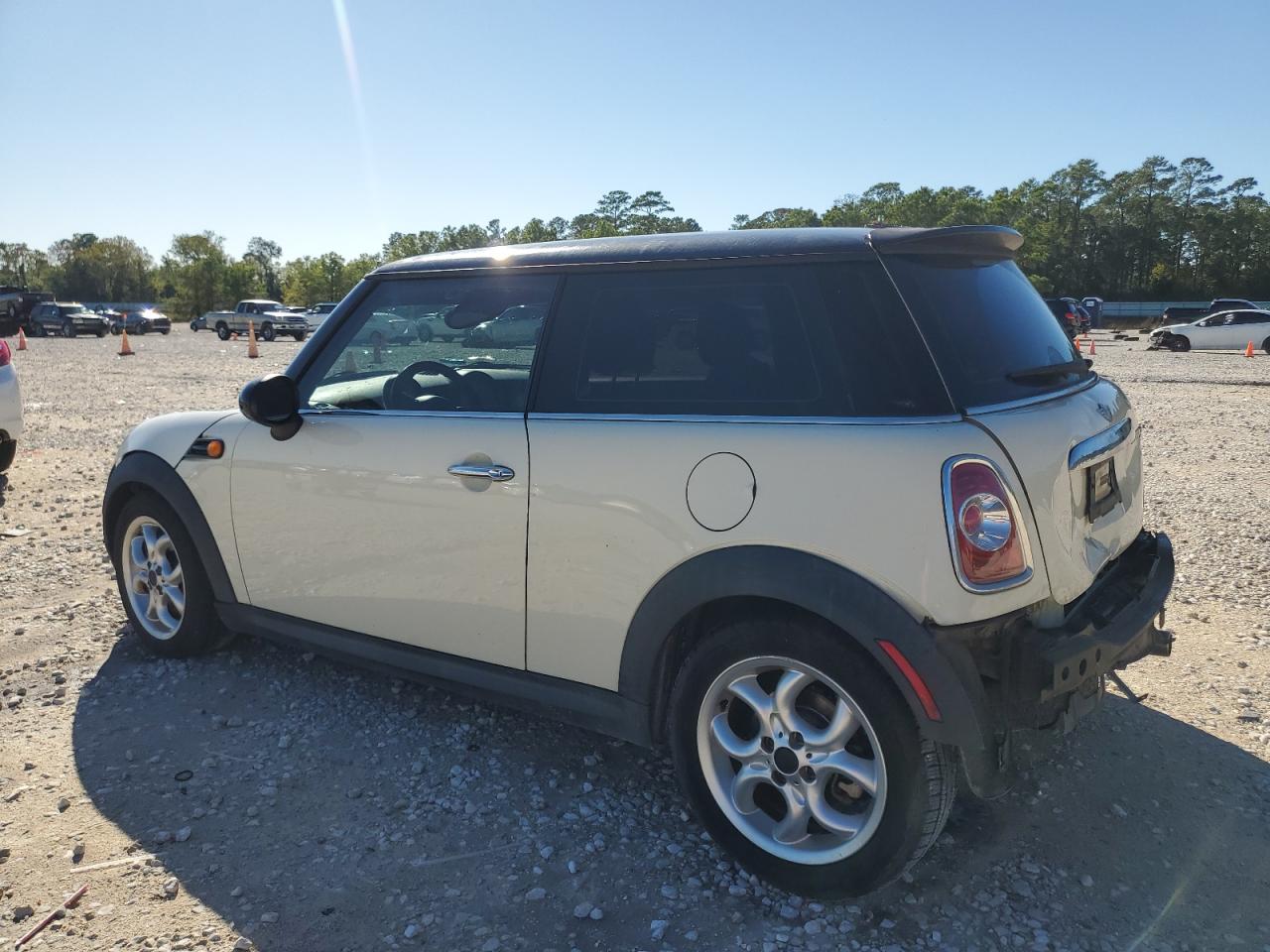 2011 MINI Cooper - Image 2