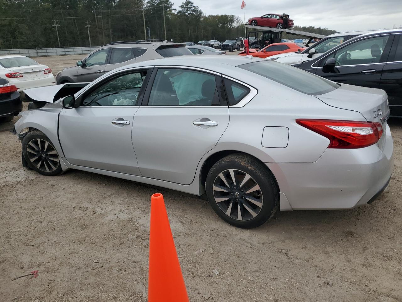 2017 Nissan Altima - Image 2