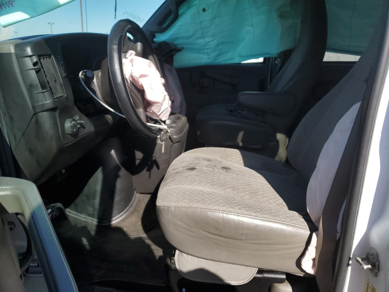 2017 Chevrolet Express - Image 7
