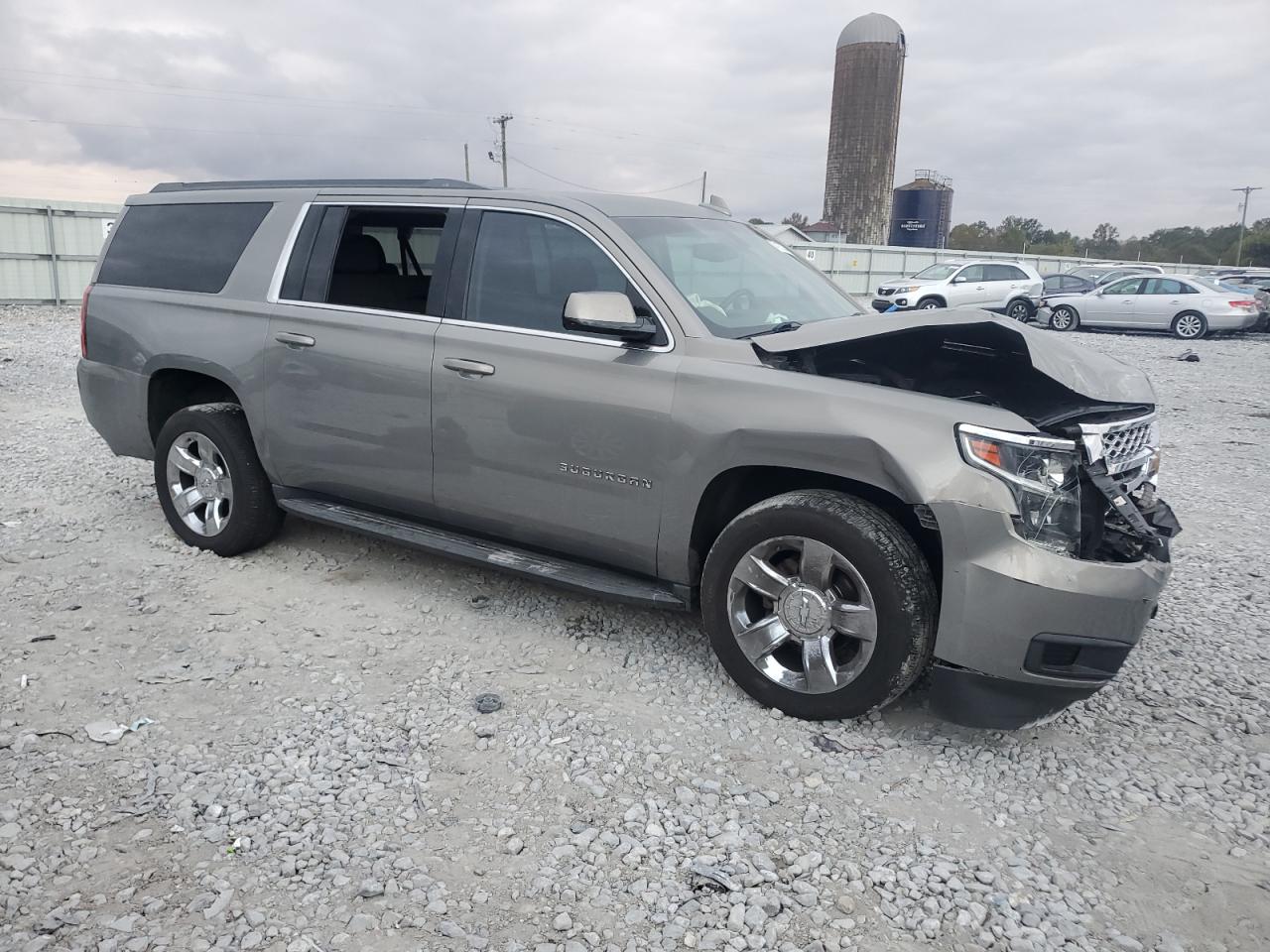 2017 Chevrolet Suburban - Image 4