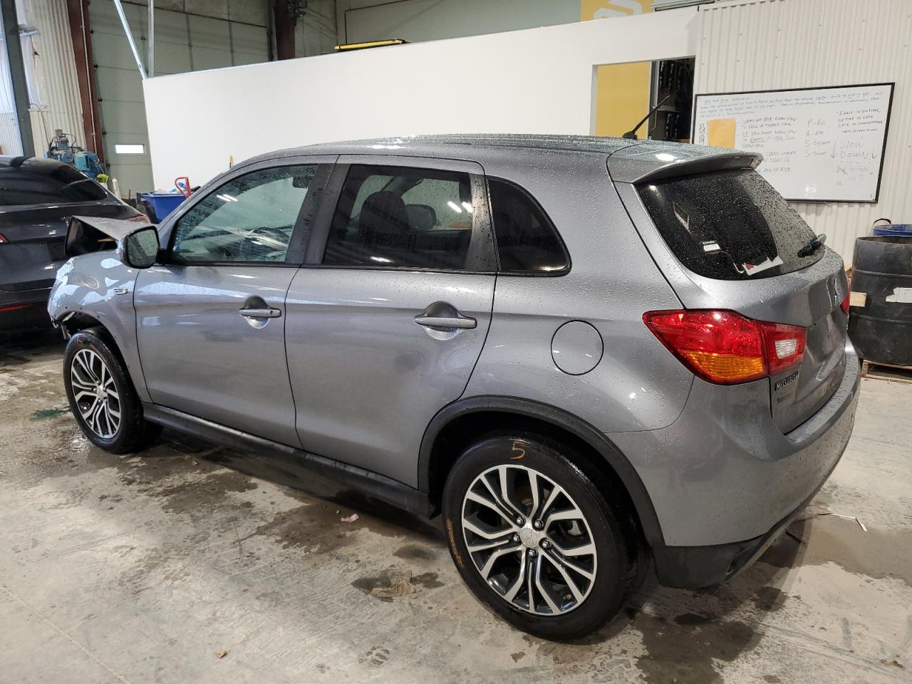 2016 Mitsubishi Outlander - Image 2