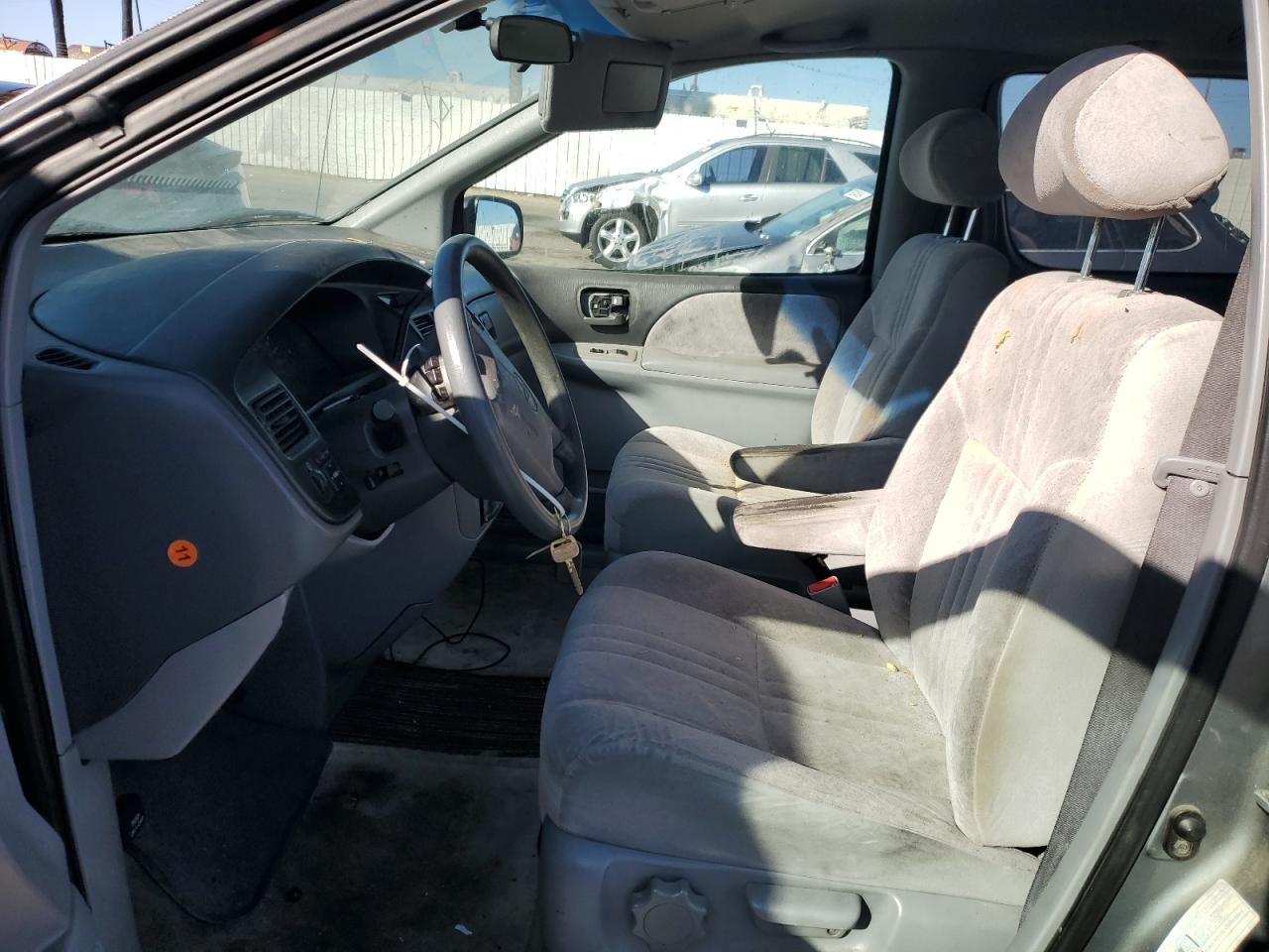 2000 Toyota Sienna Le VIN: 4T3ZF13C8YU178599 Lot: 62676585