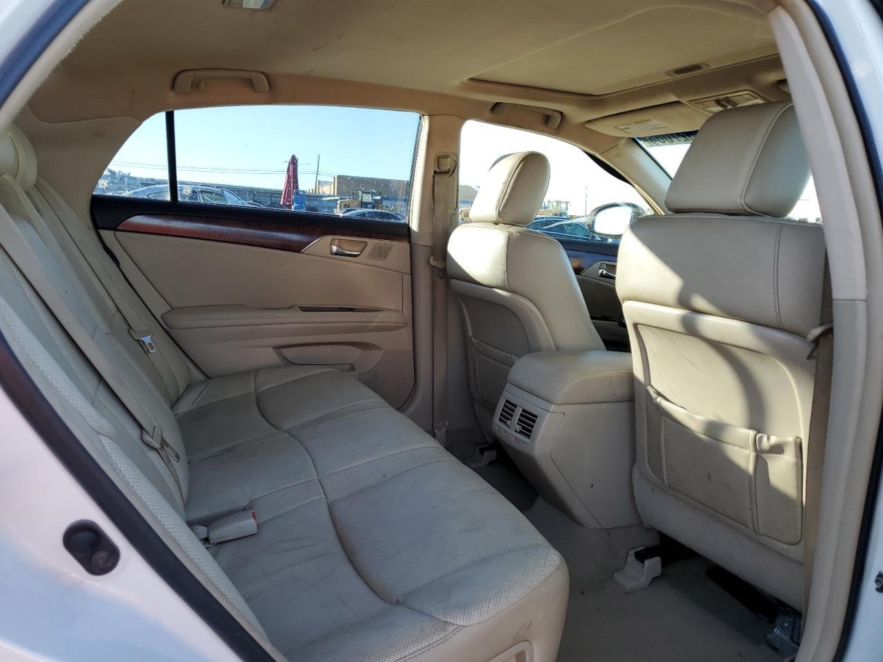 2011 Toyota Avalon - Image 10