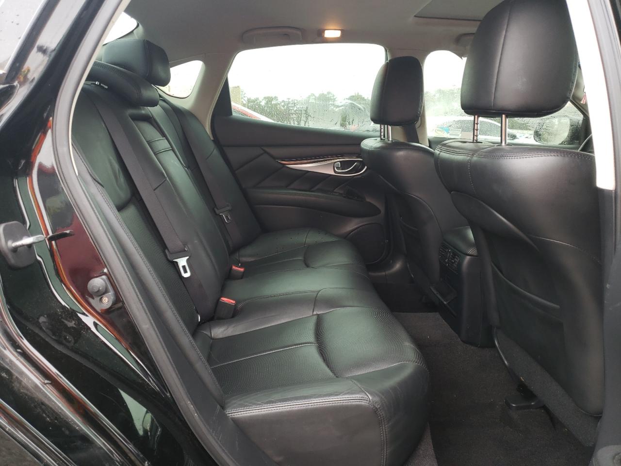 2015 Infiniti Q70 - Image 10