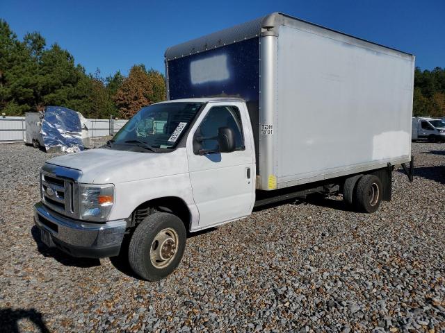 2015 Ford Econoline E450 Super Duty Cutaway Van