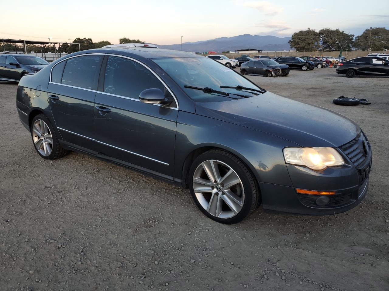 2010 Volkswagen Passat - Image 4