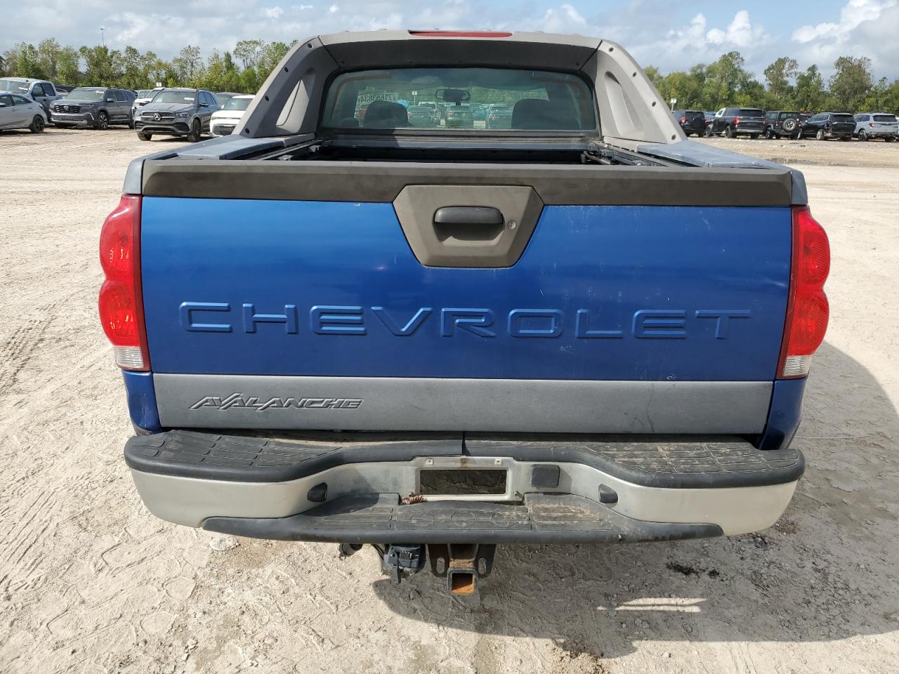 2003 Chevrolet Avalanche - Image 6