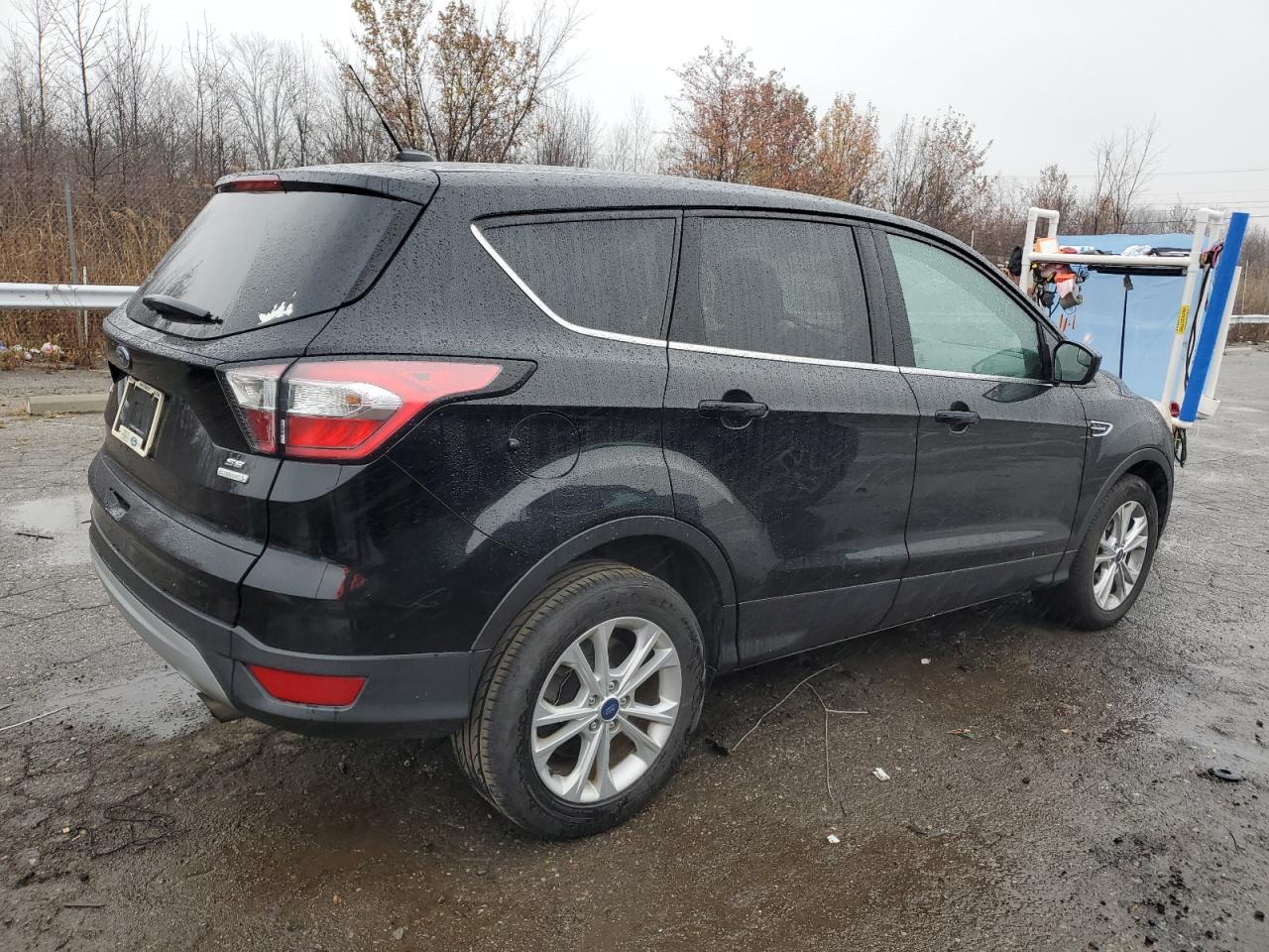 VIN 1FMCU0GD3HUC76943 2017 FORD ESCAPE no.3