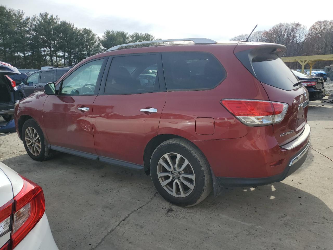2014 Nissan Pathfinder - Image 2