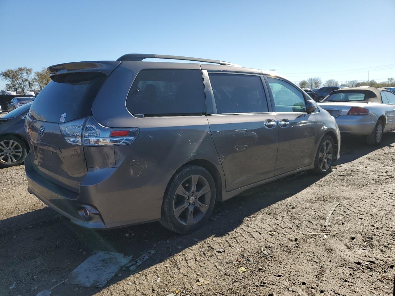 VIN 5TDXK3DC5FS650205 2015 TOYOTA SIENNA no.3