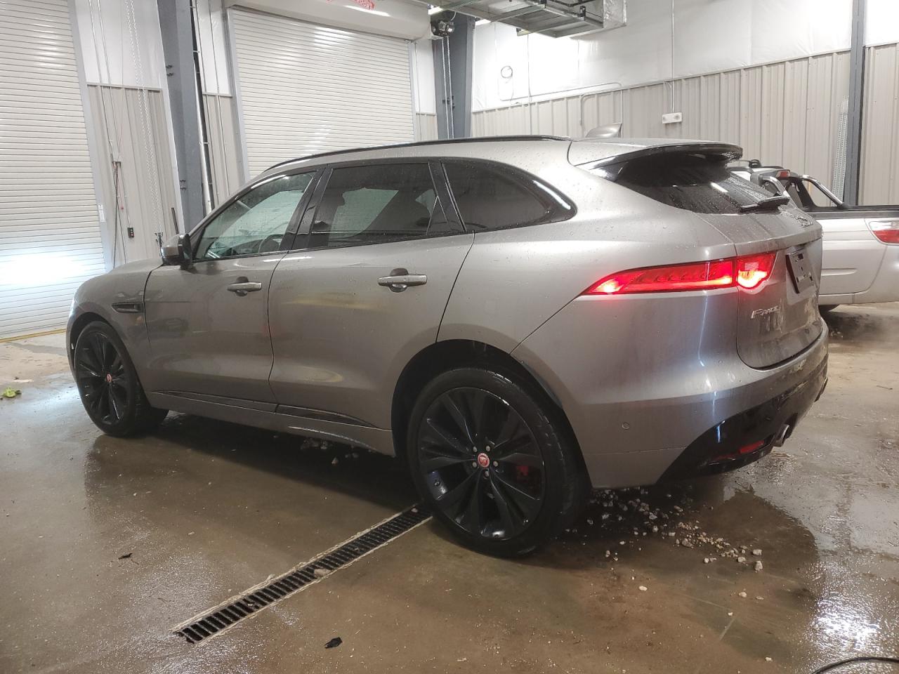 VIN SADCM2FV7JA290771 2018 JAGUAR F-PACE no.2