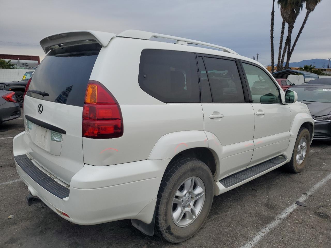 2004 Lexus GX - Image 3