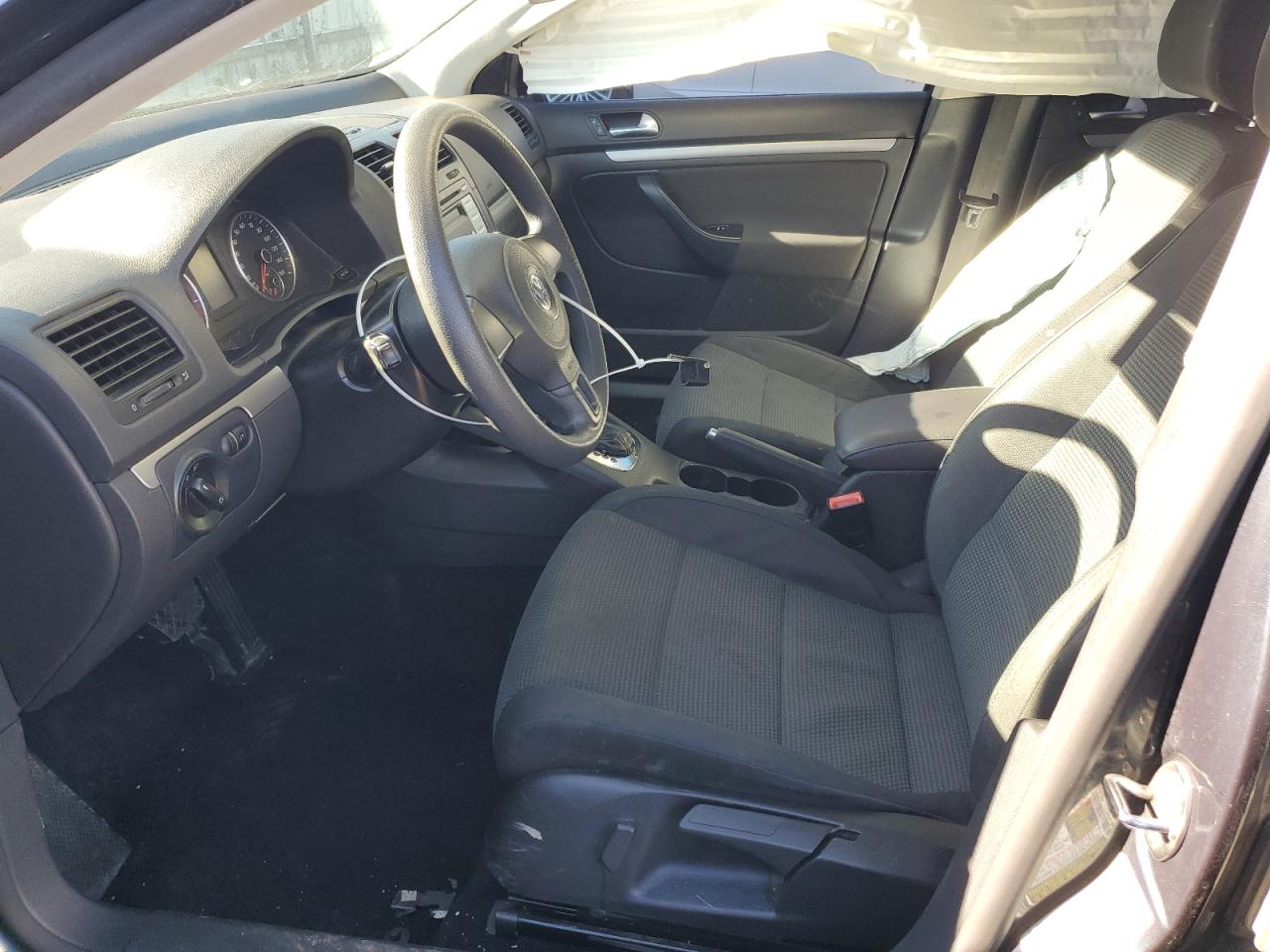 2010 Volkswagen Jetta - Image 7
