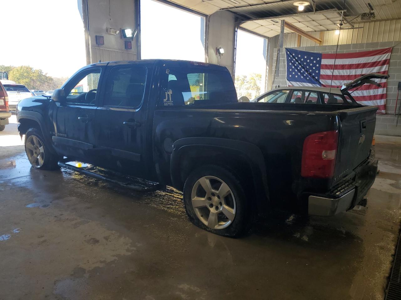 2007 Chevrolet Silverado - Image 2
