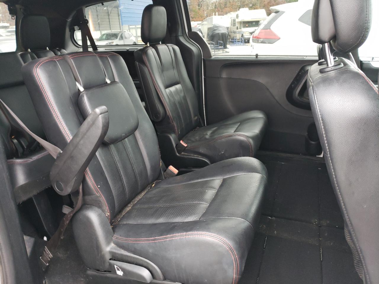 2017 Dodge Caravan - Image 11