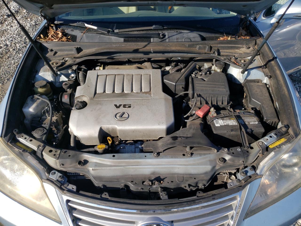 2010 Lexus ES - Image 11