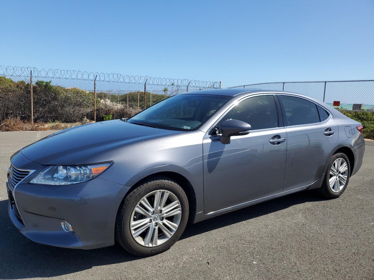 2013 Lexus ES - Image 1