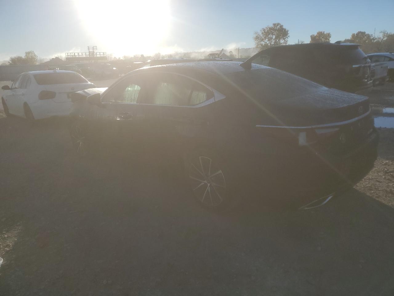 2023 Lexus ES - Image 2