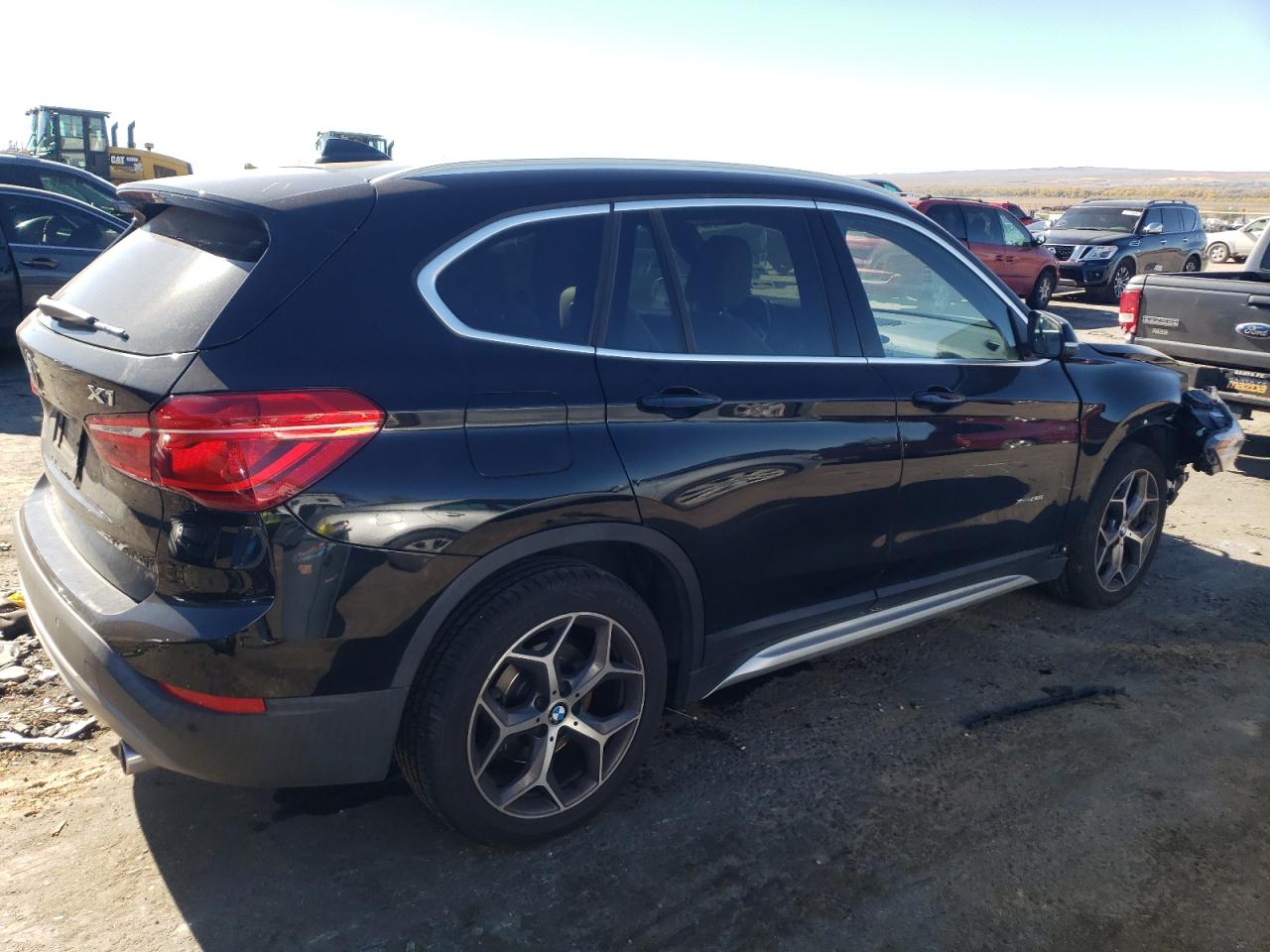 VIN WBXHT3C36J5K26052 2018 BMW X1 no.3