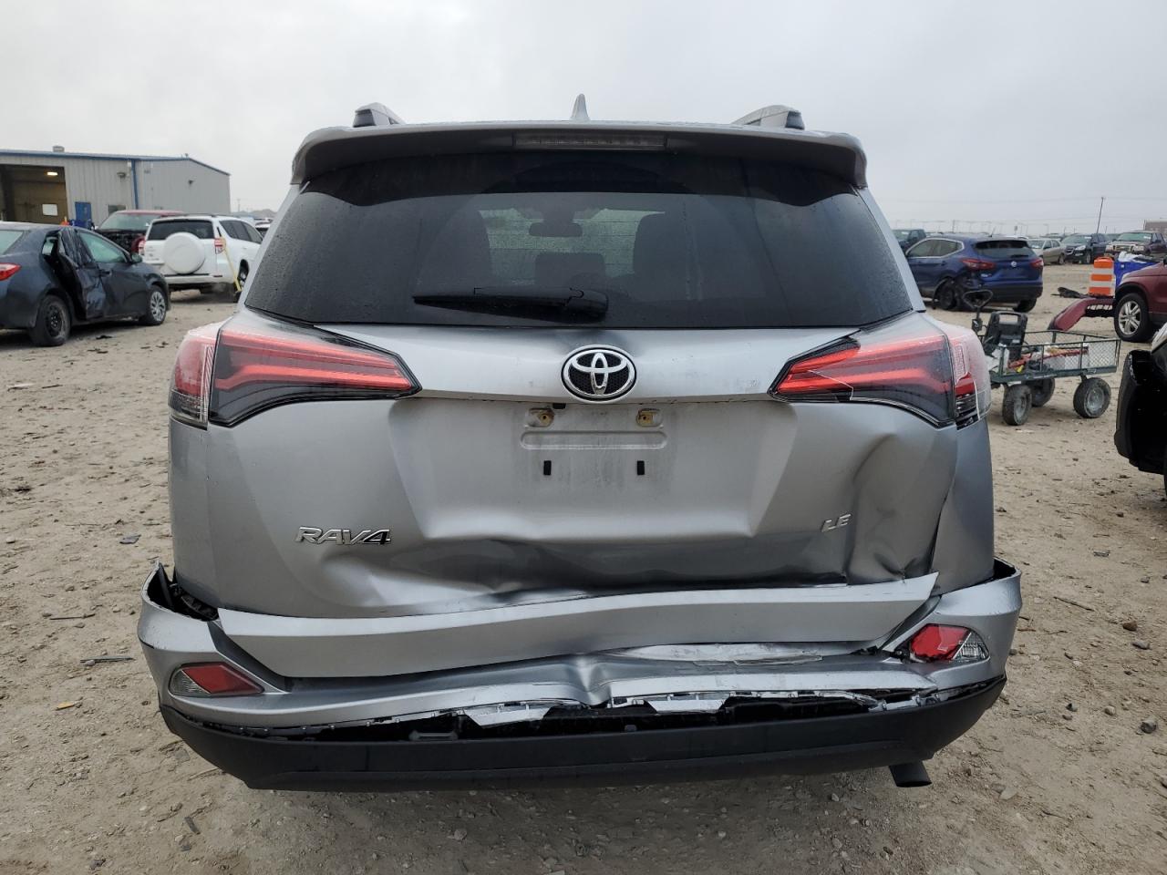 2T3ZFREV9HW335361 2017 Toyota Rav4 Le