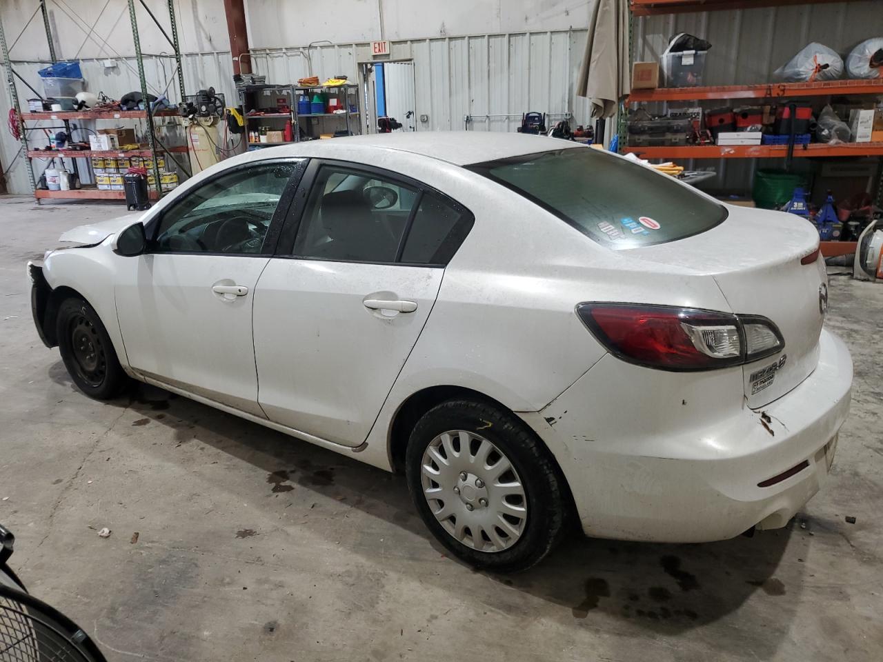 VIN JM1BL1TF8D1811860 2013 MAZDA 3 no.2