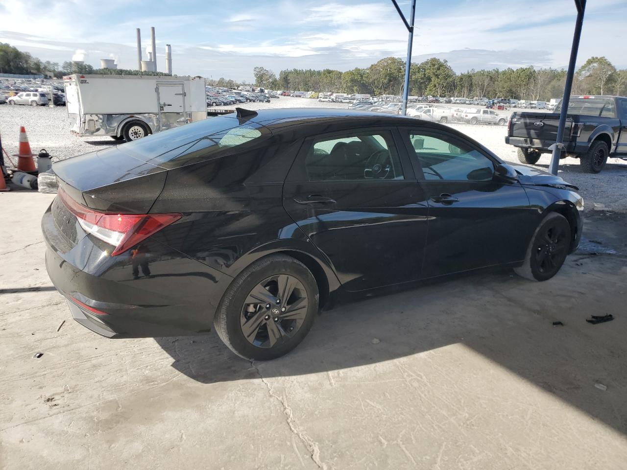 2023 Hyundai Elantra - Image 3